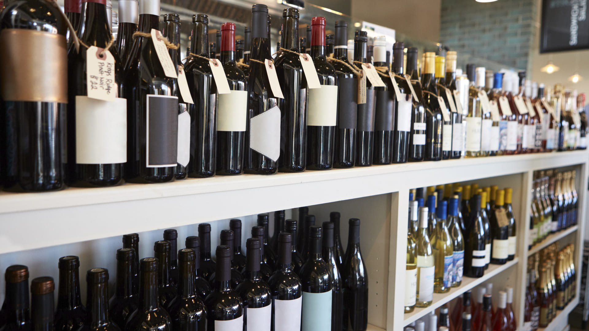 El Secreto Tras los 750ml: ¿Por Qué las Botellas de Vino Tienen Esta Medida?