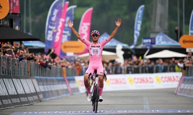 Isaac del Toro brilla con un cierre espectacular y vuelve al podio